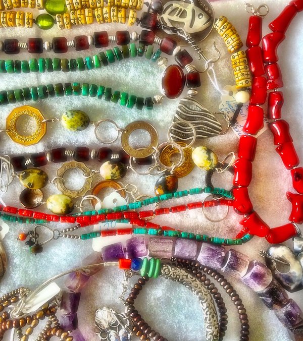 Comment choisir des bijoux hypoallergéniques pour les peaux sensibles ?